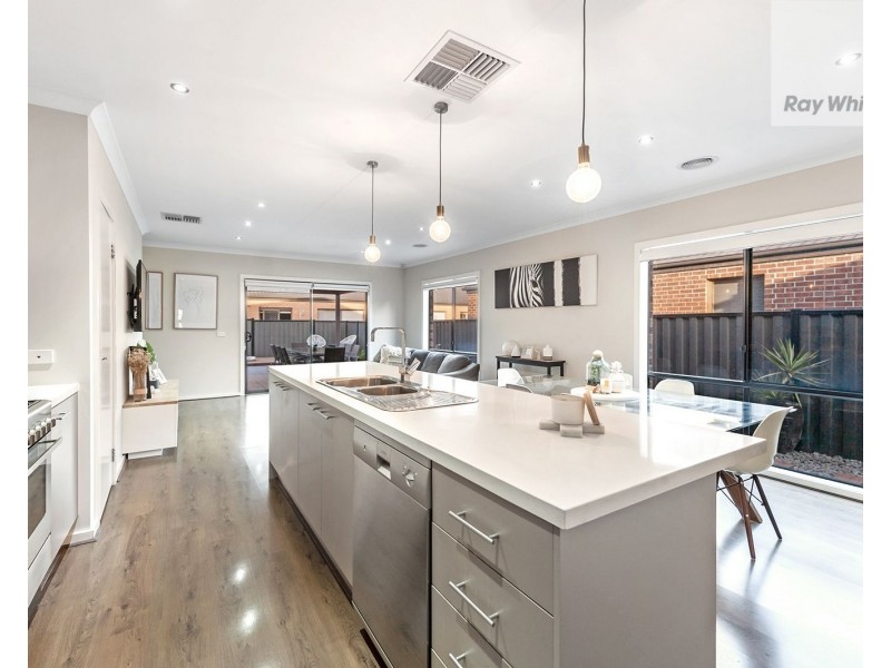 92 Moor Park Drive, Craigieburn VIC 3064