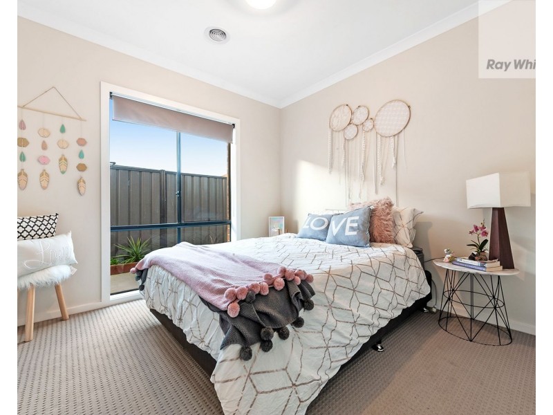 92 Moor Park Drive, Craigieburn VIC 3064