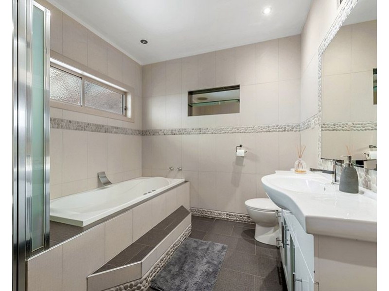 5 Creekwood Drive, Craigieburn VIC 3064