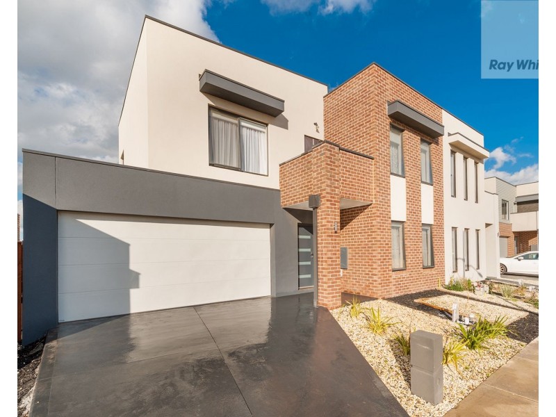 10 Landsdowne Avenue, Mickleham VIC 3064