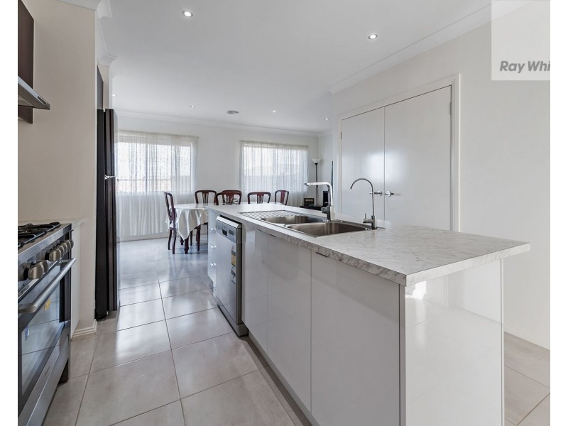 10 Landsdowne Avenue, Mickleham VIC 3064