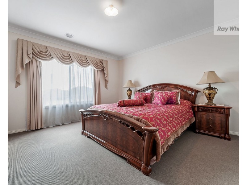 10 Landsdowne Avenue, Mickleham VIC 3064