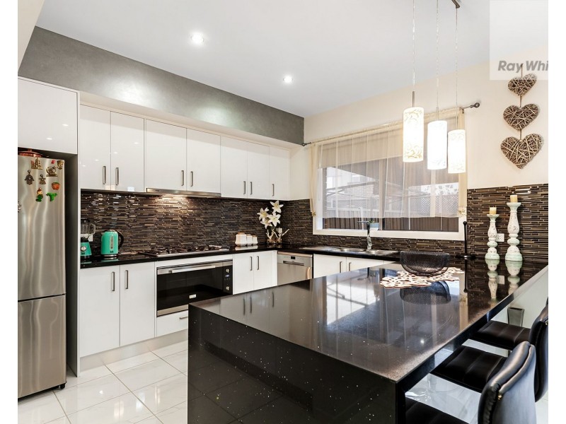 12 Cavell Drive, Craigieburn VIC 3064