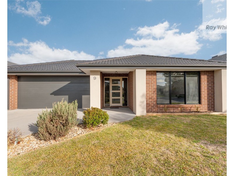 9 Nebula Crescent, Mickleham VIC 3064