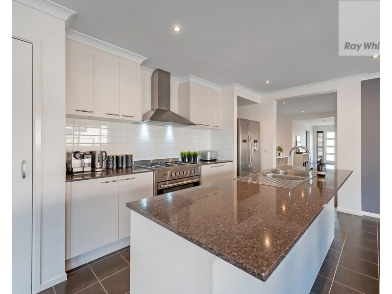 9 Nebula Crescent, Mickleham VIC 3064