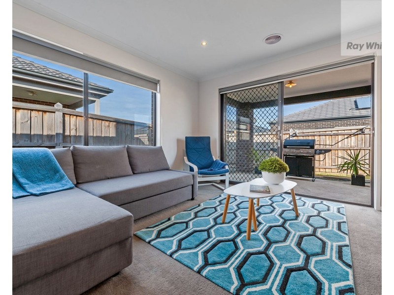 9 Nebula Crescent, Mickleham VIC 3064