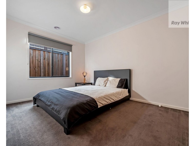 9 Nebula Crescent, Mickleham VIC 3064