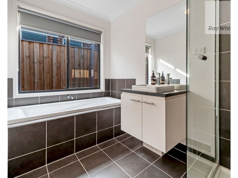 9 Nebula Crescent, Mickleham VIC 3064