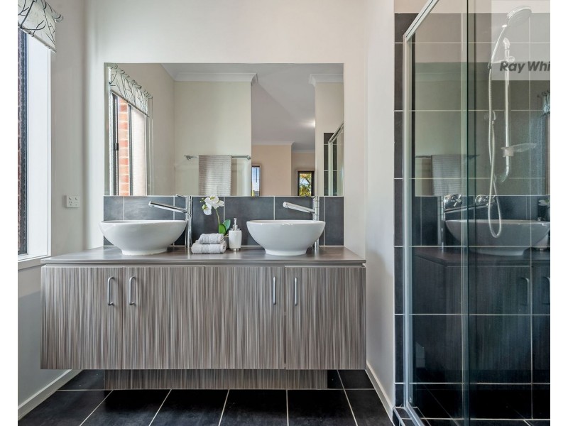 18 Arapiles Avenue, Craigieburn VIC 3064