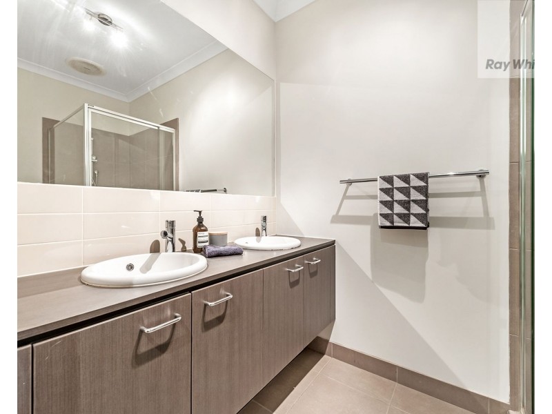 10 Crosskeys Road, Craigieburn VIC 3064