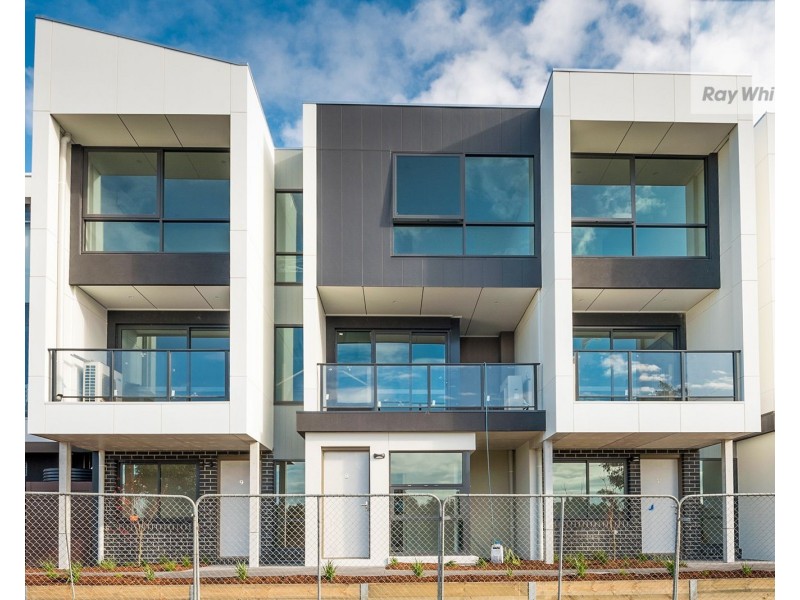 9/70 Hazel Glen Drive, Doreen VIC 3754