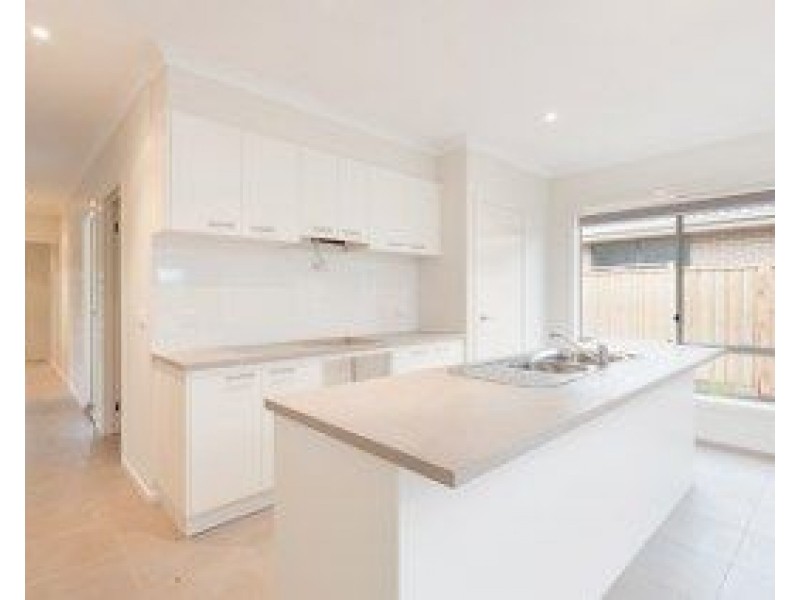 27 Belleview Crescent, Beveridge VIC 3753