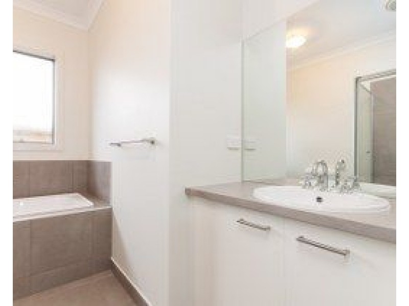 27 Belleview Crescent, Beveridge VIC 3753