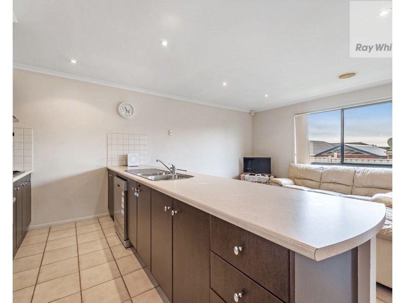 8 Sage Hills Place, Craigieburn VIC 3064