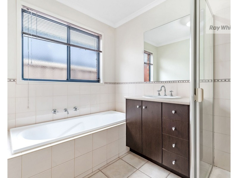 8 Sage Hills Place, Craigieburn VIC 3064