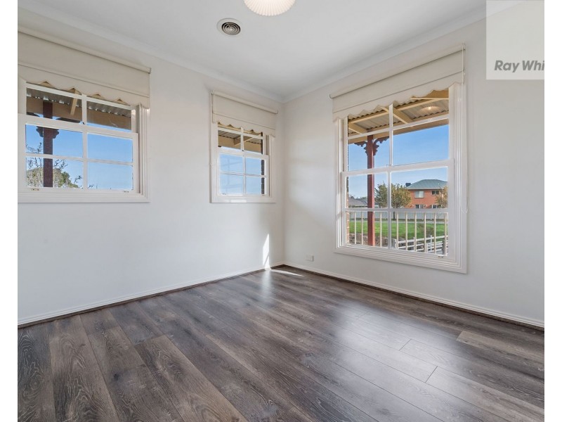 13 Meadowbank Lane, Craigieburn VIC 3064