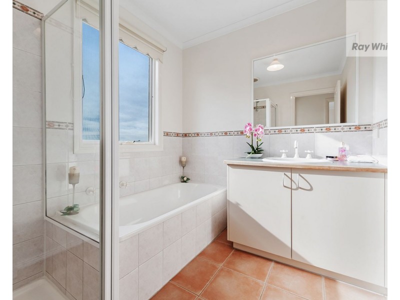 13 Meadowbank Lane, Craigieburn VIC 3064