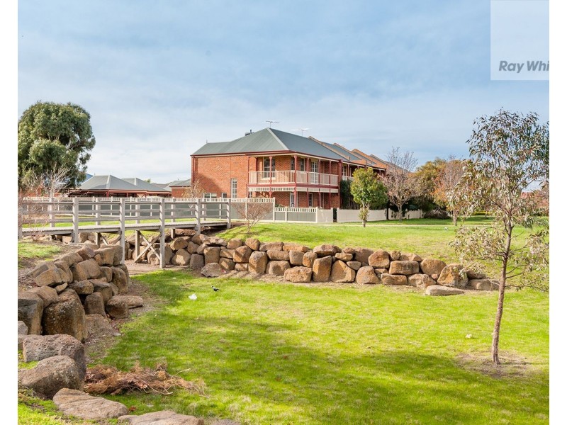 13 Meadowbank Lane, Craigieburn VIC 3064