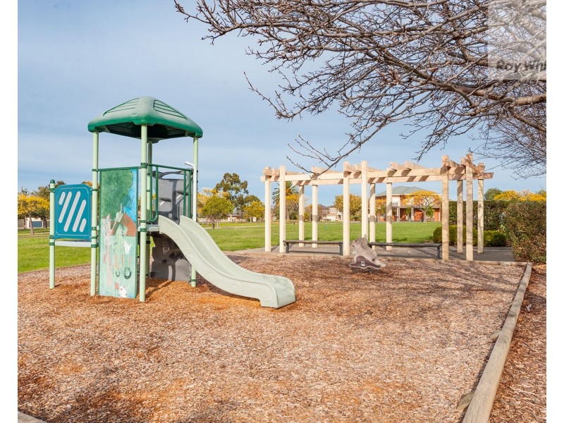 13 Meadowbank Lane, Craigieburn VIC 3064