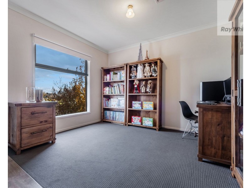 6 Rosette Parade, Mickleham VIC 3064