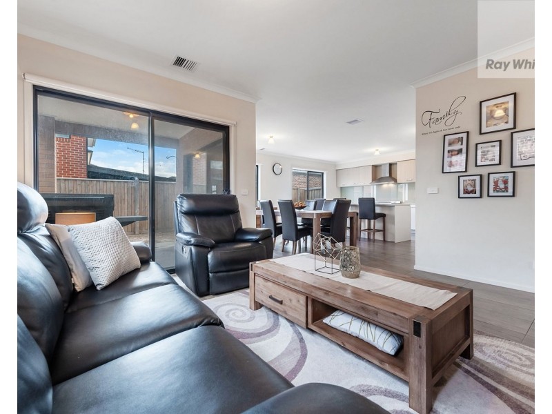6 Rosette Parade, Mickleham VIC 3064
