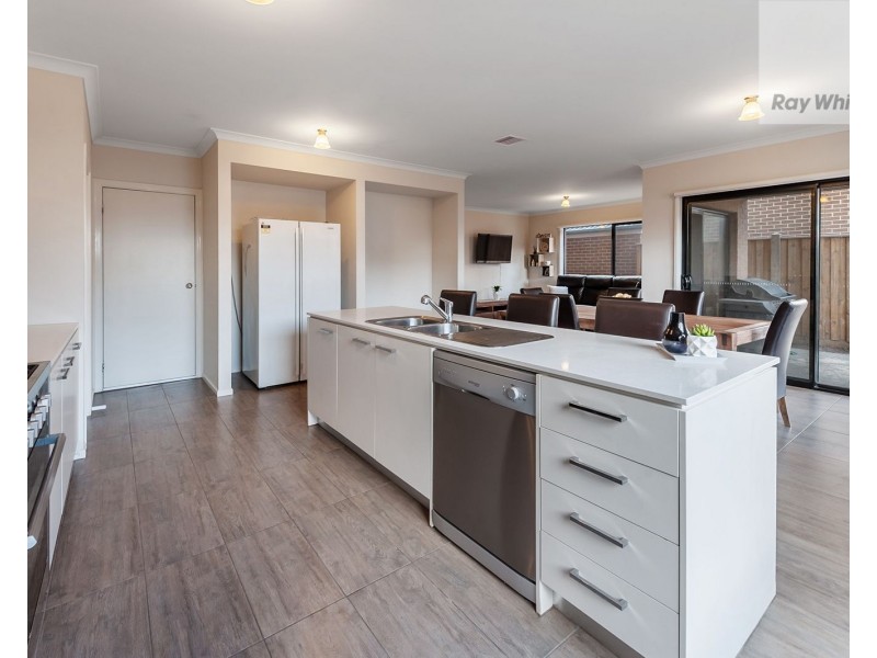 6 Rosette Parade, Mickleham VIC 3064