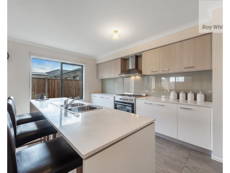 6 Rosette Parade, Mickleham VIC 3064