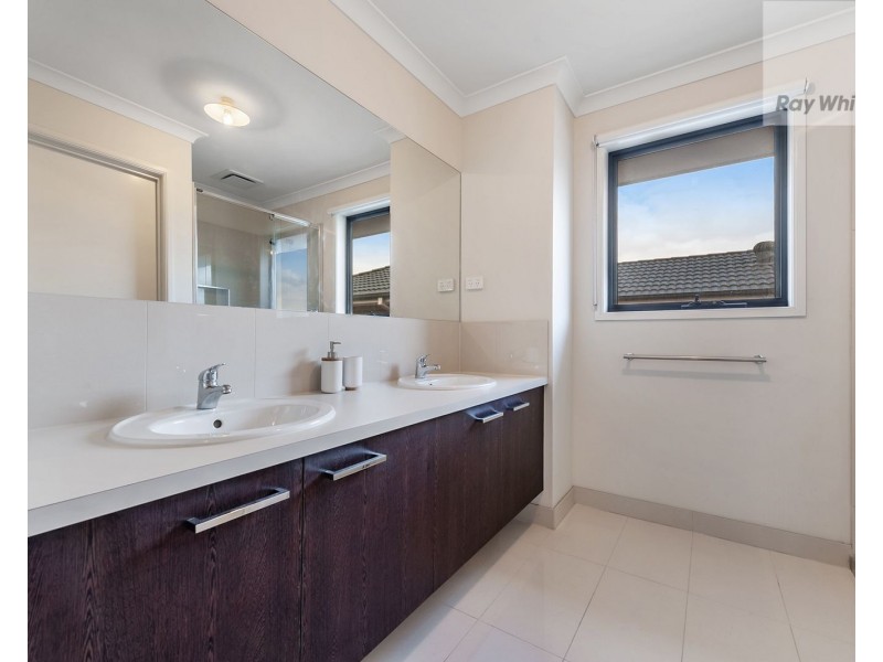 6 Rosette Parade, Mickleham VIC 3064