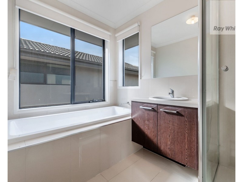 6 Rosette Parade, Mickleham VIC 3064