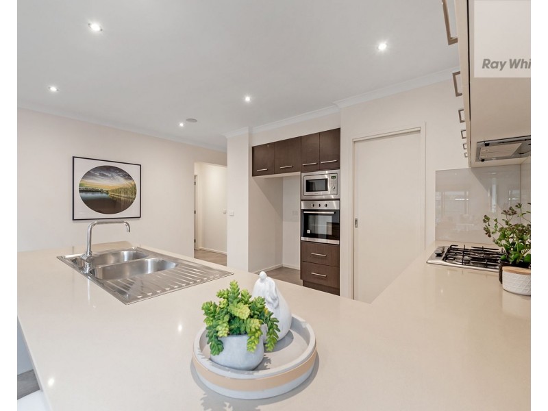 25 Bridgehaven Drive, Craigieburn VIC 3064