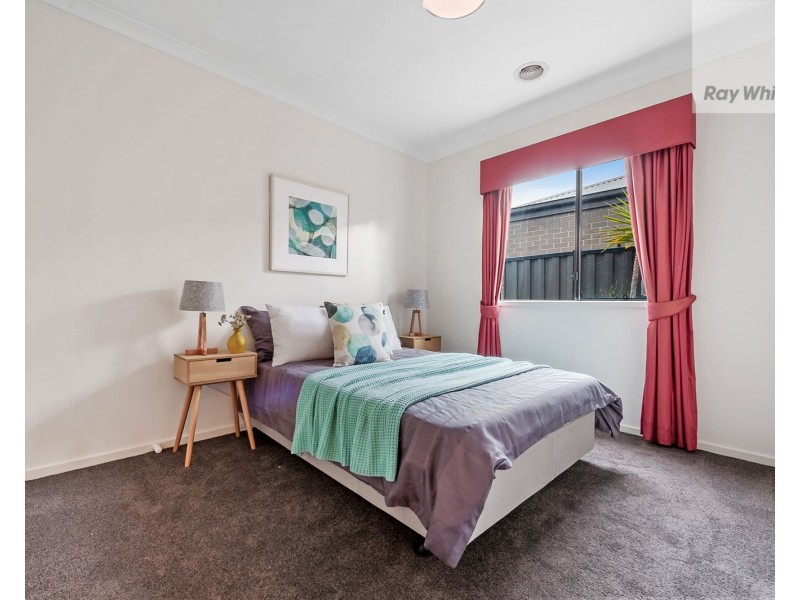 25 Bridgehaven Drive, Craigieburn VIC 3064