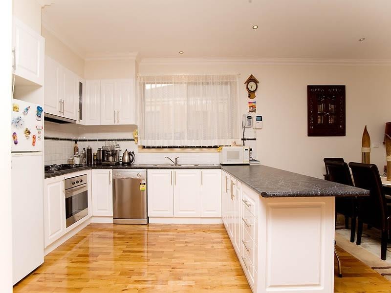 25 Regency Road, Roxburgh Park VIC 3064