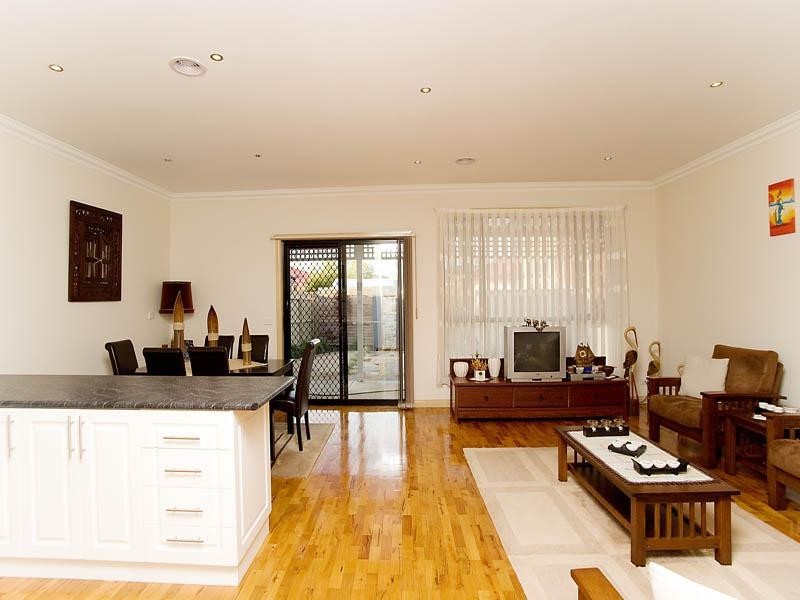 25 Regency Road, Roxburgh Park VIC 3064