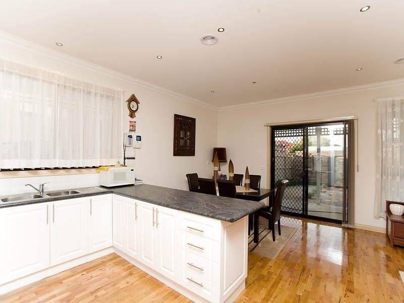 25 Regency Road, Roxburgh Park VIC 3064