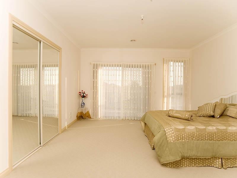 25 Regency Road, Roxburgh Park VIC 3064