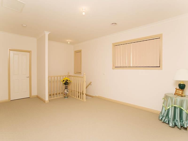 25 Regency Road, Roxburgh Park VIC 3064