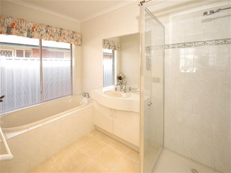 13 Jacarandah Place, Craigieburn VIC 3064