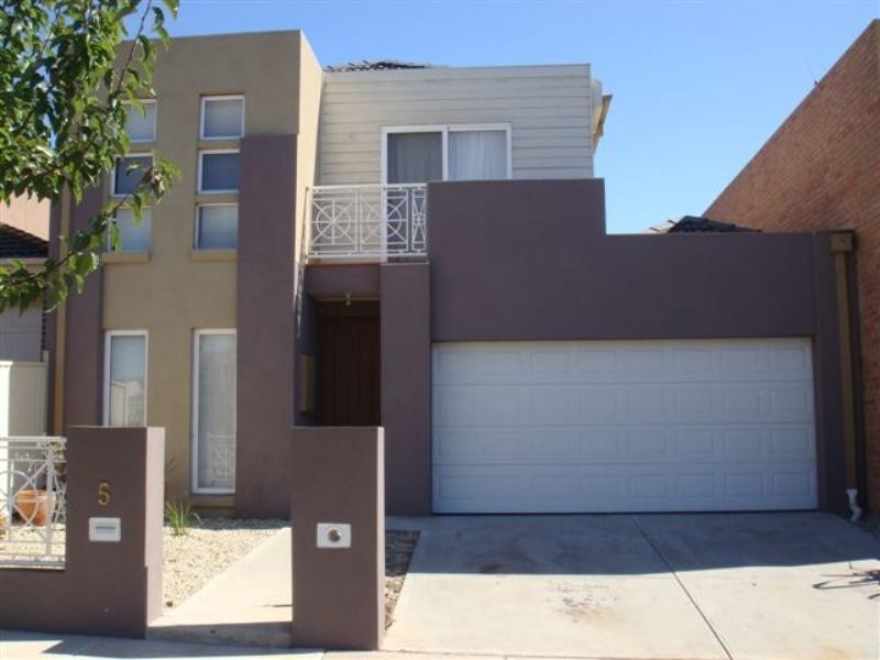 5 Flowerdale Crescent, Roxburgh Park VIC 3064