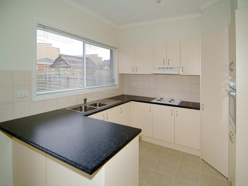 5 Flowerdale Crescent, Roxburgh Park VIC 3064