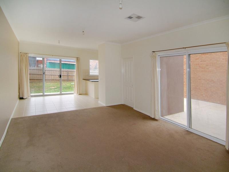 5 Flowerdale Crescent, Roxburgh Park VIC 3064