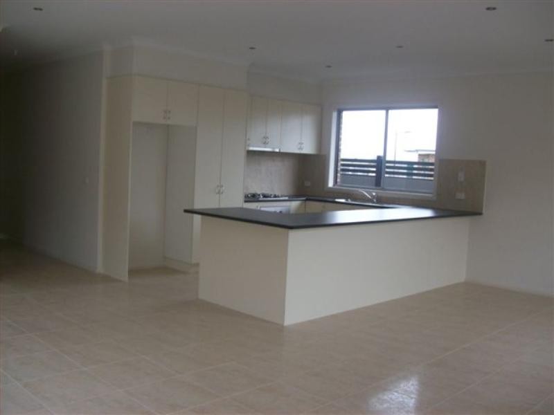 8 Waterway Street, Craigieburn VIC 3064