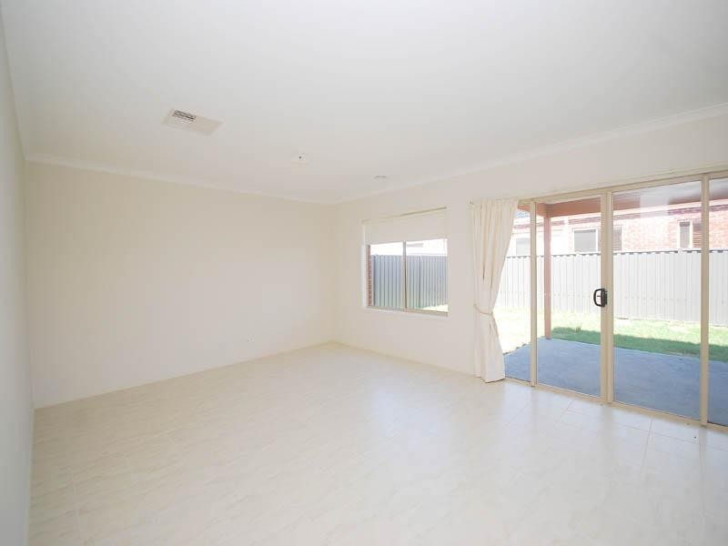 3 Lind Street, Craigieburn VIC 3064