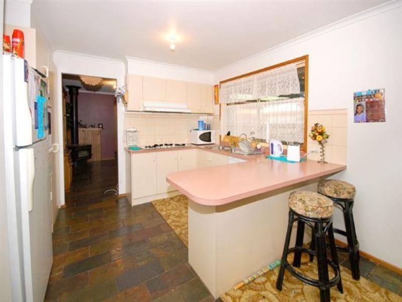 16 Yarcombe Crescent, Craigieburn VIC 3064