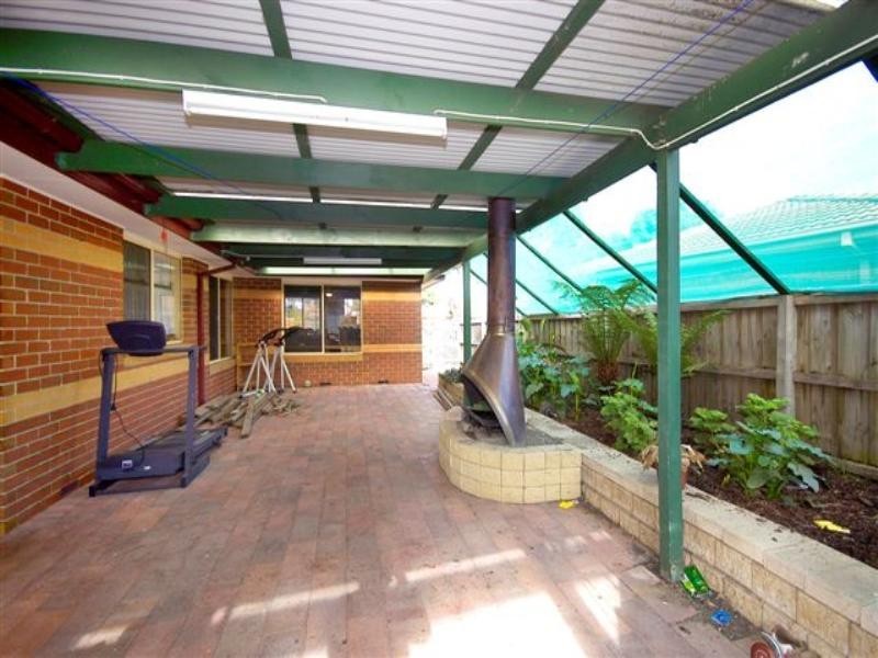 16 Yarcombe Crescent, Craigieburn VIC 3064