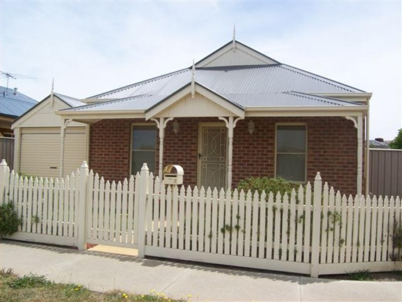 2 Avenel Gardens, Craigieburn VIC 3064