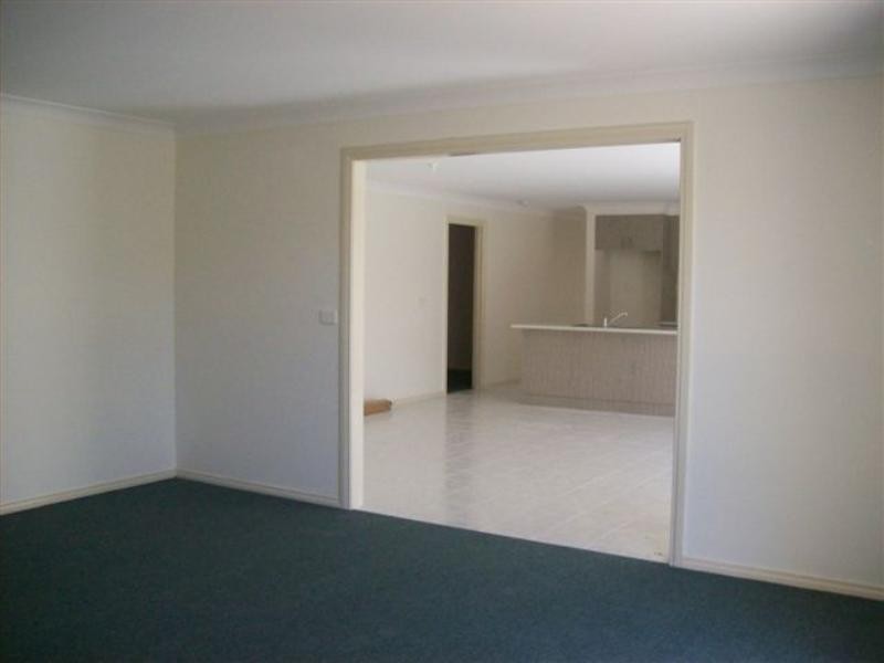 30 Emerald Circuit, Craigieburn VIC 3064