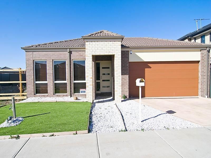 6 Kinglake Crescent, Craigieburn VIC 3064