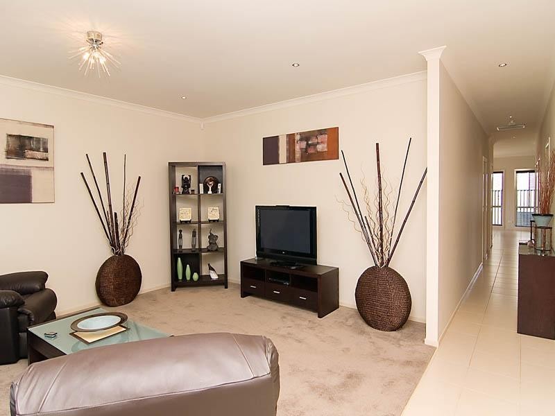 6 Kinglake Crescent, Craigieburn VIC 3064