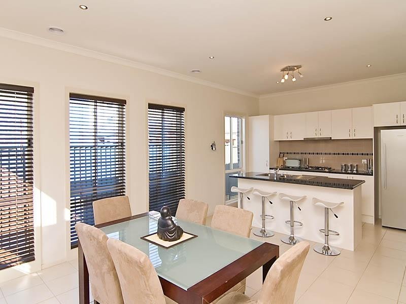 6 Kinglake Crescent, Craigieburn VIC 3064