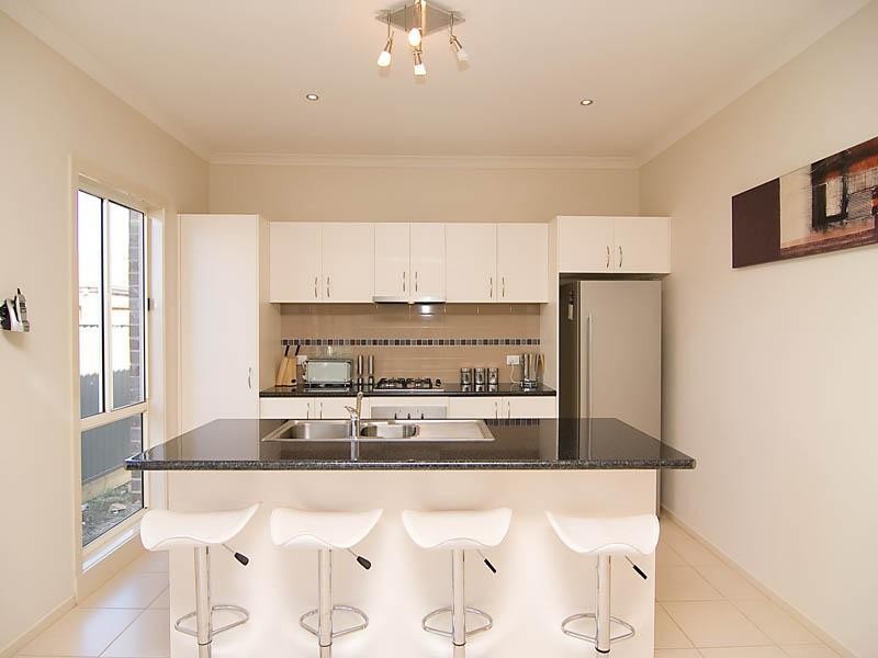 6 Kinglake Crescent, Craigieburn VIC 3064